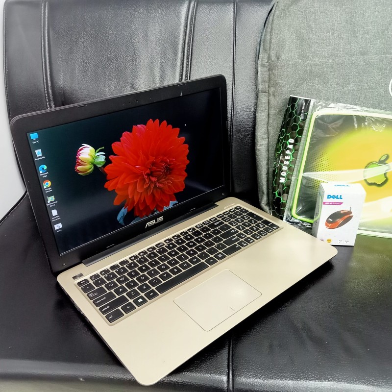 Asus VivoBook X556U -Laptop